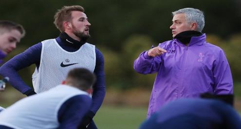 بالفيديو.. كواليس انطلاقة مورينيو مع توتنهام.. البداية من "المطبخ".. وأجواء مرح في التدريبات